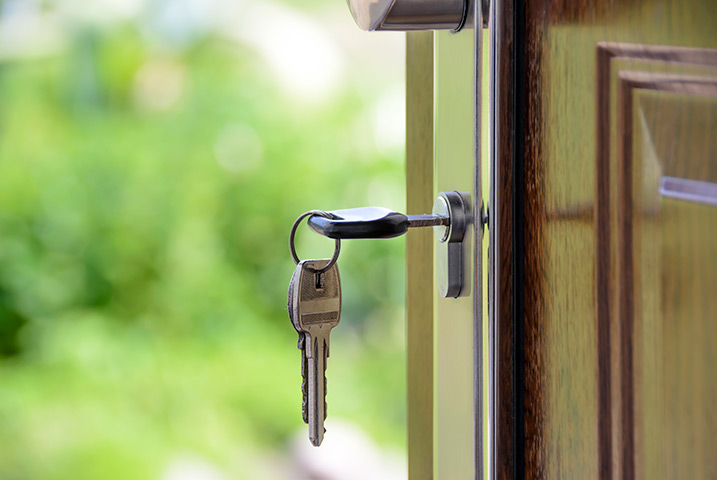 A2B Locks are able to provide local locksmiths in Summerstown to repair your broken locks. 